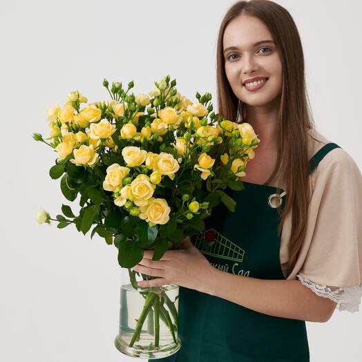 Пачка кустовых роз "Ольга" 50см 10 шт