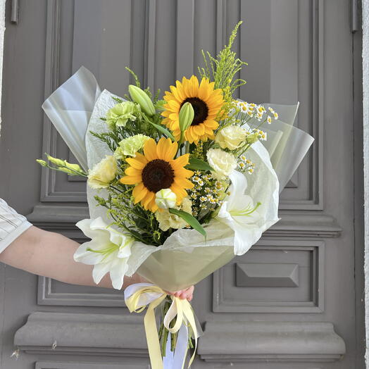 Яркий букет с подсолнухом 🌻