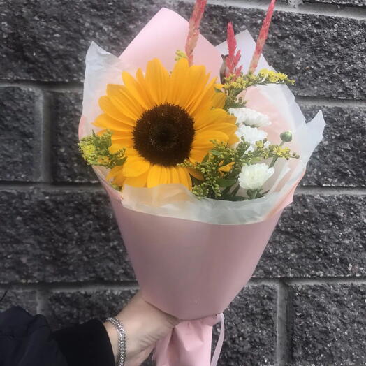 Букет на 1 сентября «Солнечный звонок» 🌻🎒 | Подсолнух, белые хризантемы и нежная розовая упаковка