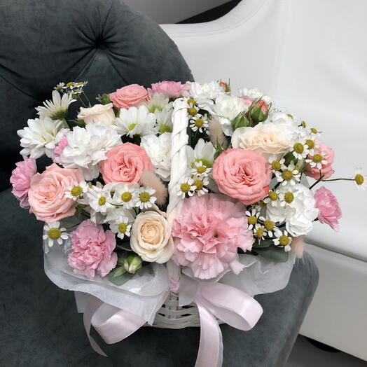 💖Красивая корзинка с розами, ромашками и диантусами Bloom Room