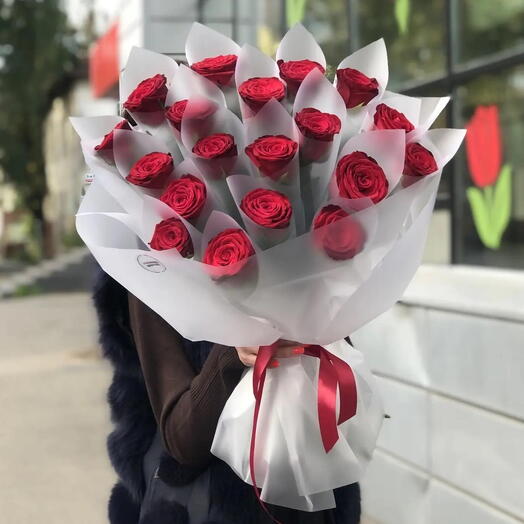 Букет из 19 красных роз 50/60 см