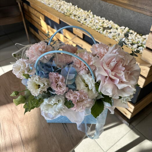 Сумочка с цветами небесная 🌸