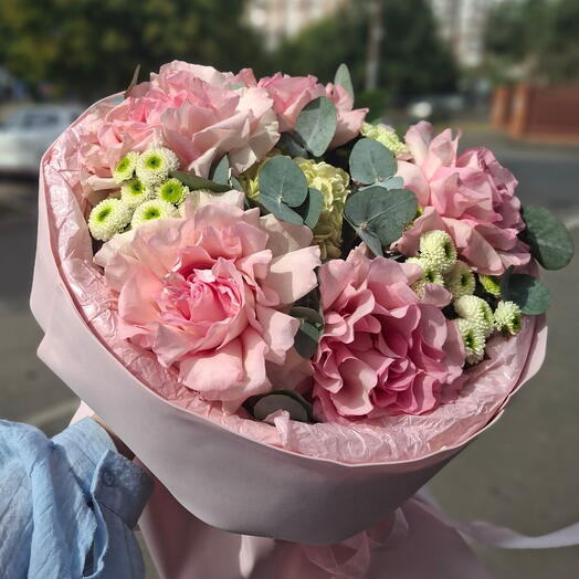 Пышный букет с гортензией и французским розами