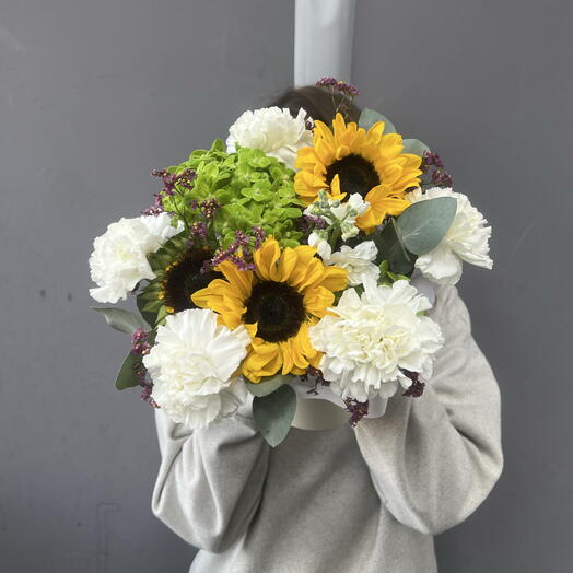 Яркая Гортензия, Подсолнух и Лимониум в шляпной коробке 🤍