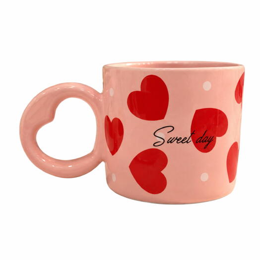 Подарок дизайнерская керамическая кружка розовая с сердцами. Present designed cup pink with hearts