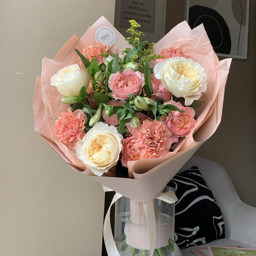 Букет «Тыковка» с пионовидными розами, альстромериями и диантусами🧡