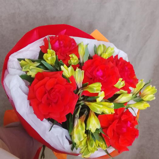 Роза Французская с Альстромерией
