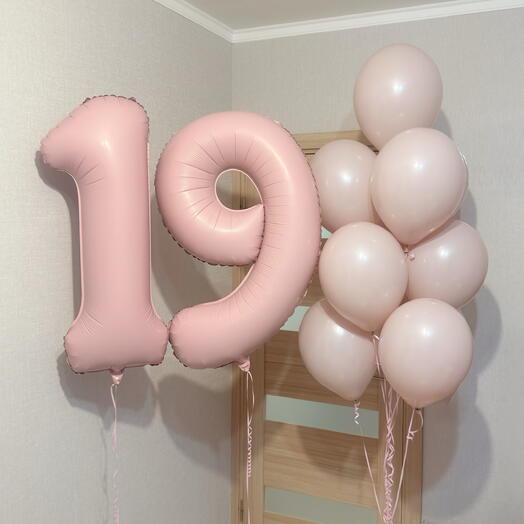 Набор шаров на день рождения 19 лет девушке, подруге, дочери с розовыми цифрами и фонтаном шаров