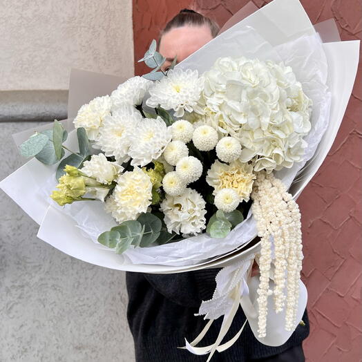 Нежный букет с гортензией и амарантом