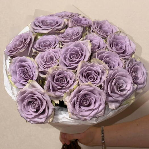 Букет из 19 фиолетовых премиальных роз Shocking Blue