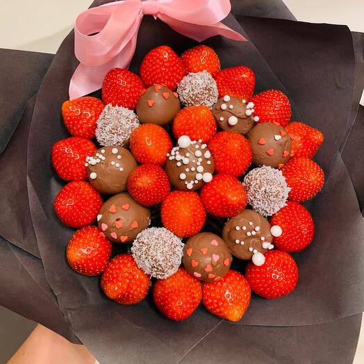 Bouquet of Strawberries in Chocolate "From the heart"