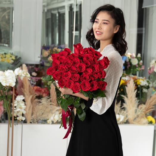 Букет из 35 красных роз 80 см