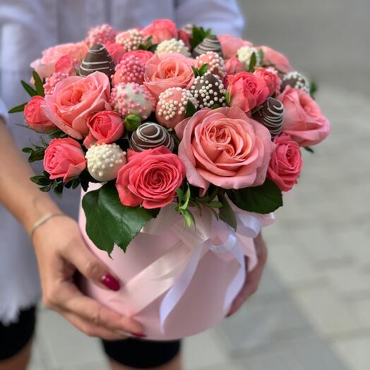 Flores en Caja + fresas cubiertas de chocolate 🍓