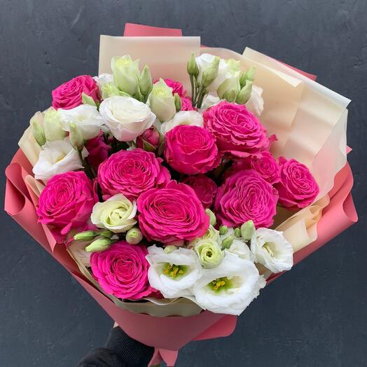 Ramo de rosas de peonía arbustiva con eustoma
