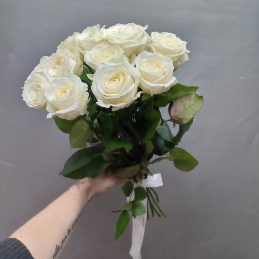 9 rosas blancas