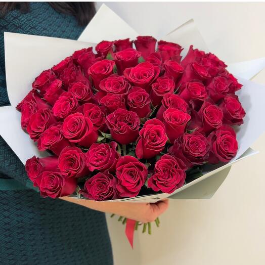 Ramo de 55 rosas rojas 40 cm