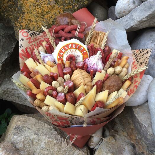 Men's bouquet with camembert