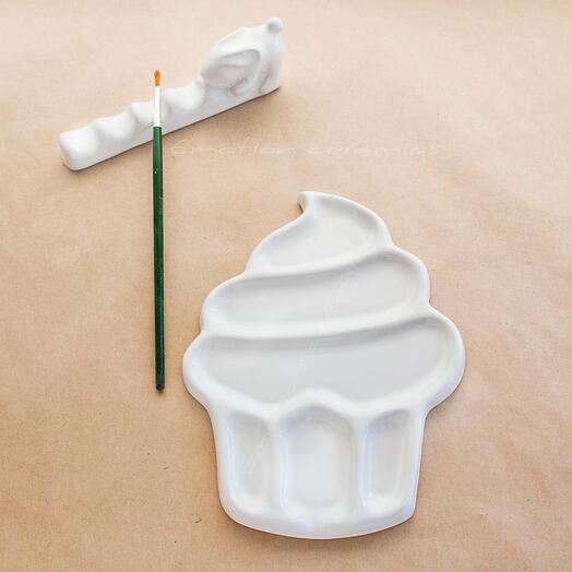 Набор инструментов художника. Керамическая палитра для смешивания красок "Пироженка" и подставка для кистей с кроликом