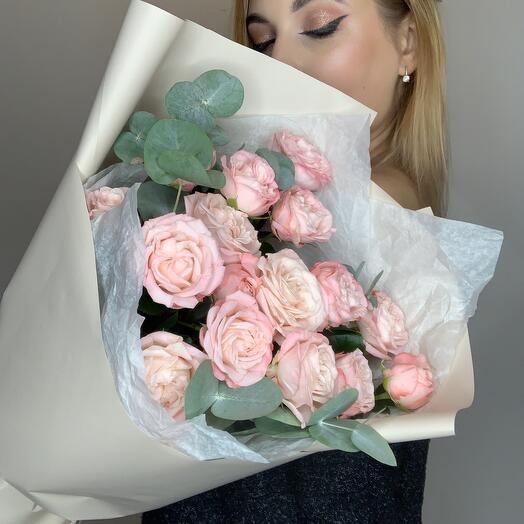 Bouquet of peony-shaped roses