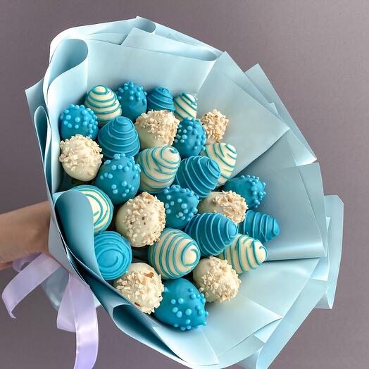 Bouquet of strawberries in chocolate/ size S