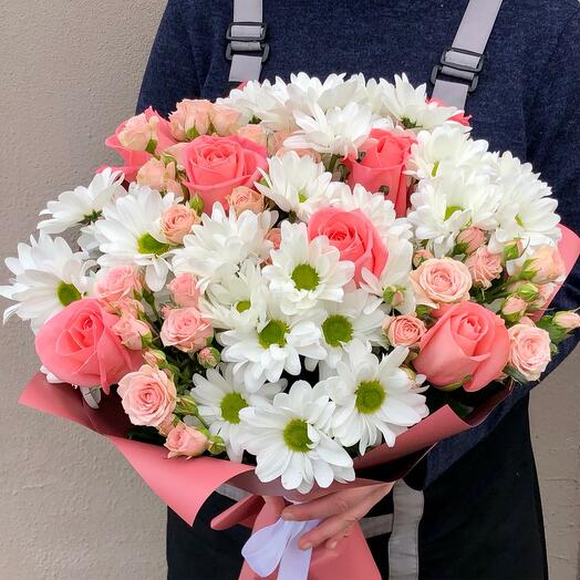 Bouquet "Love a woman" roses and chrysanthemums