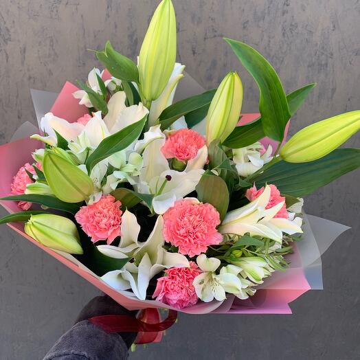 Bouquet of lilies, alstroemeria and carnations "Lavinia"