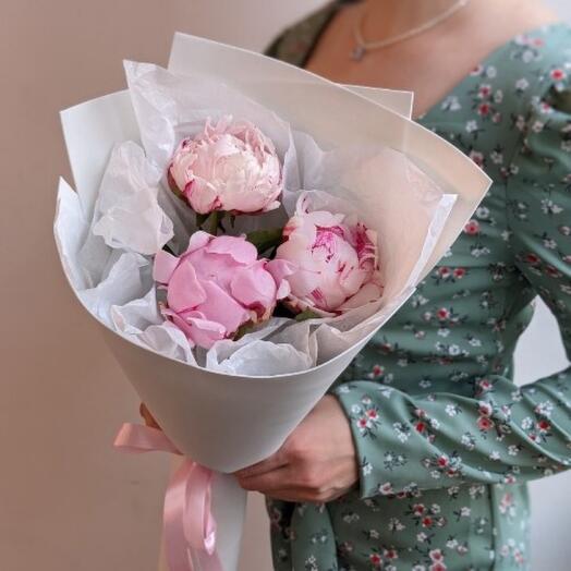 3 peonies in the design