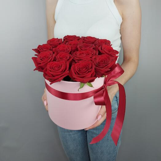 15 red roses in a hatbox Red Naomi