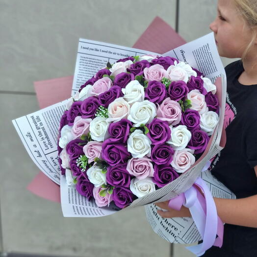Букет из 75 мыльных роз в каркасе