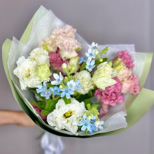 Букет с эустомой и незабудками 🌸