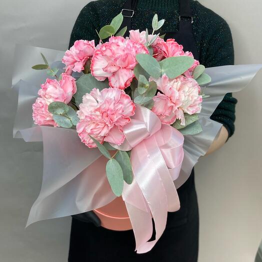 Букет из диантусов в шляпной коробки 🌸