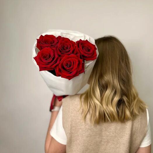 Bouquet of 5 red roses Explorer