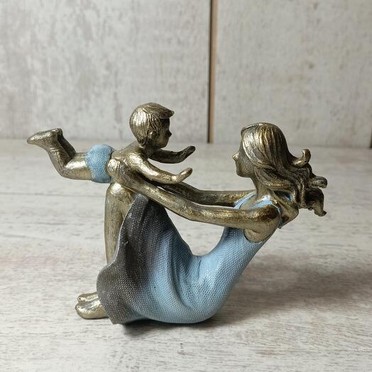 Статуэтка "Мама и ребенок"