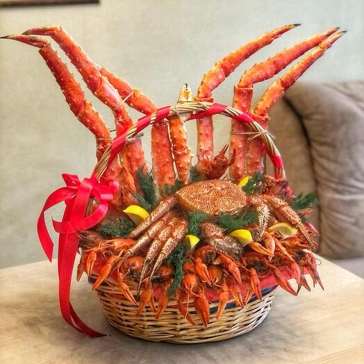 Большая корзина с морепродуктами