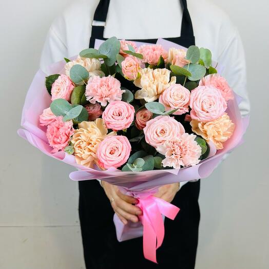 A composite bouquet of peony-shaped roses and dianthuses