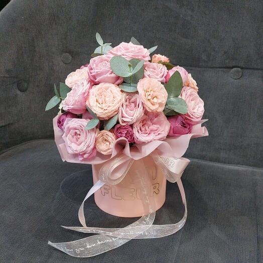 Peony-shaped roses in a box