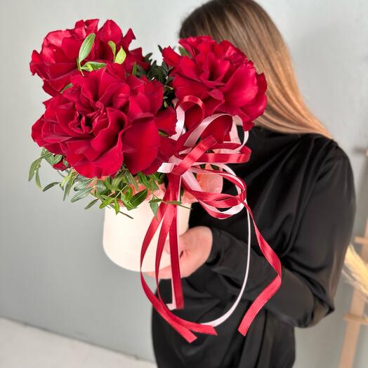 Цветы в коробке ажурные розы