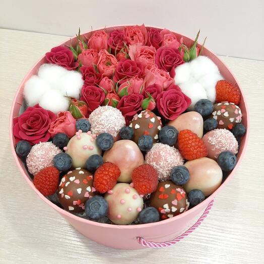 Rosas de arbusto con fresas