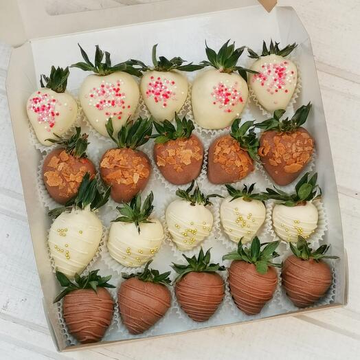 Juego de fresas cubiertas de chocolate