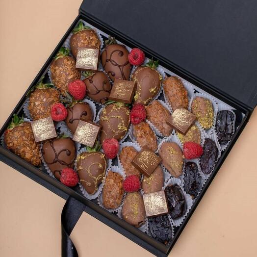 Набор "клубнично-финиковый микс"