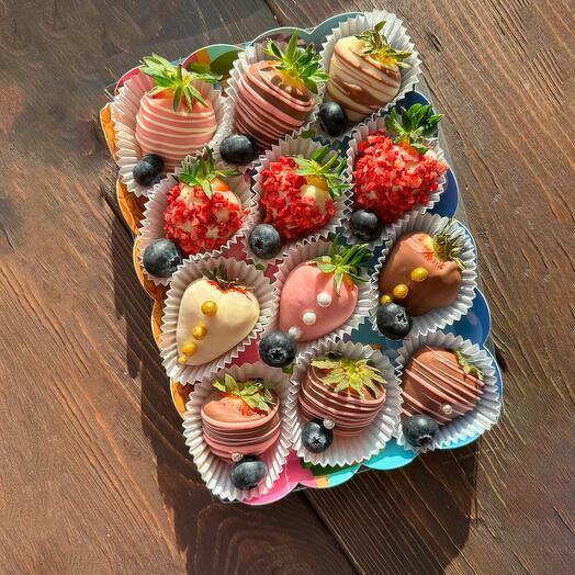Set of strawberries in Belgian chocolate 12 pieces