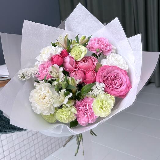 Mixed bouquet with prony-shaped rose