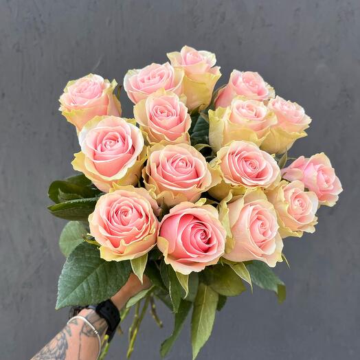 Букет из 15 розовых роз Фрутетто