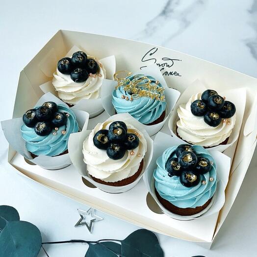 Cupcakes 6 pieces, with topper and berries