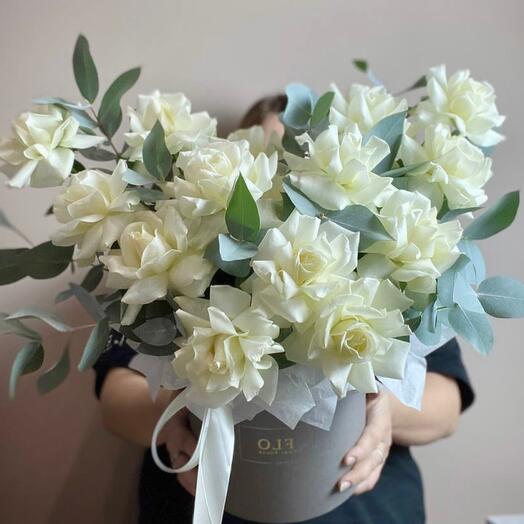 Розы французские в коробке White