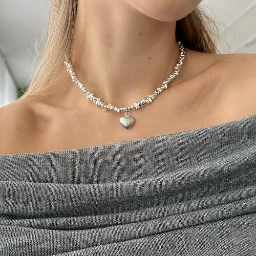 Joyería / Collar de hematita irregular con colgante de corazón de plata