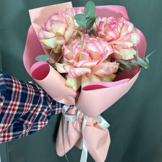 Bouquet of 3 French roses with eucalyptus