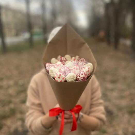 Букет из клубники в шоколаде "белая осень"