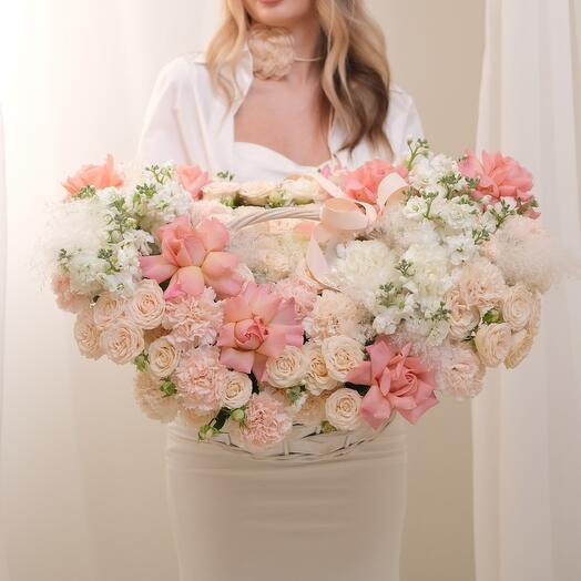 Корзина сборная с цветами