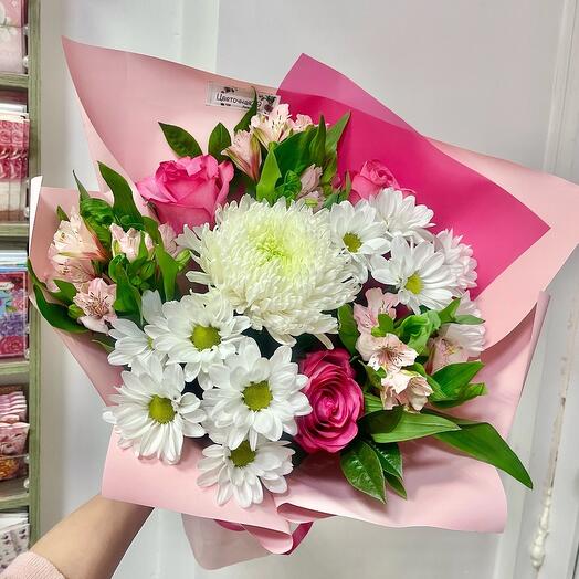 Букет из хризантем, роз и альстромерии